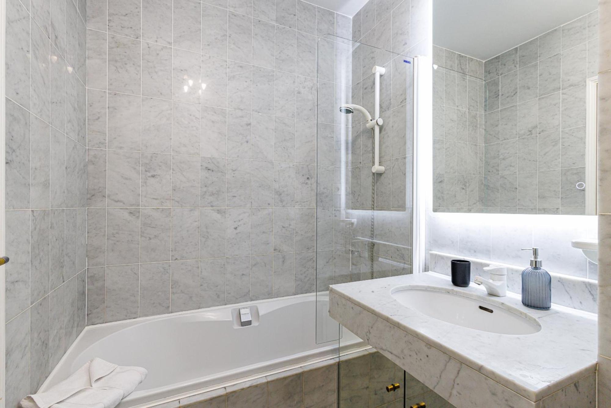 Le Victoria, Elegant T2 Au Bord Des Plages, Piscine, Sauna Menton Exterior foto